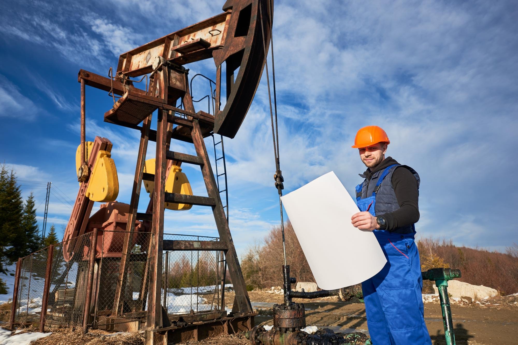 oil-man-controlling-work-pump-jack (1) oil-man-controlling-work-pump-jack (1)